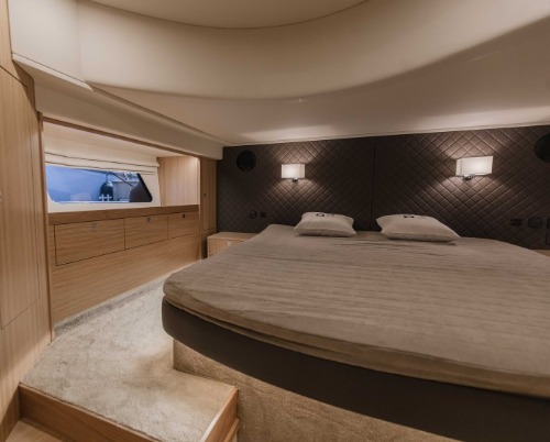 The handcrafted luxury wheelhouse & walkaround